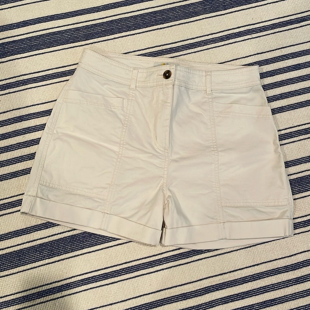 EUC Boden Cuffed Cotton Chino Short in Cream Size 8